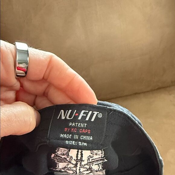 Black Cap with Embroidered Flag And Special Forces Logo - Picture 9 of 10